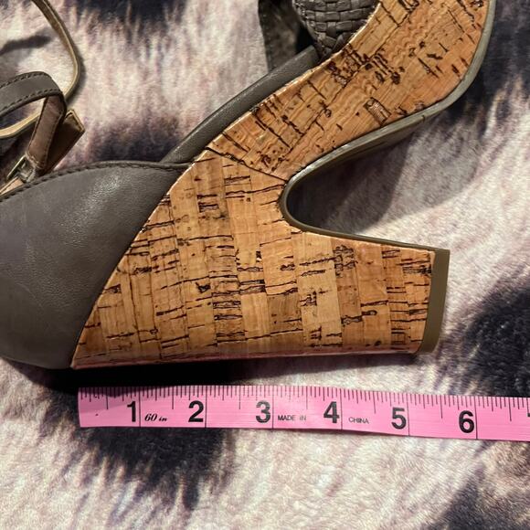 R2 Ankle Strap Heels Open Toe w/ Knot Top Size 10 Taupe - Picture 9 of 12